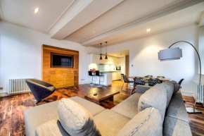 Sumptuous 2BR Apt Next To Edinburgh Castle!